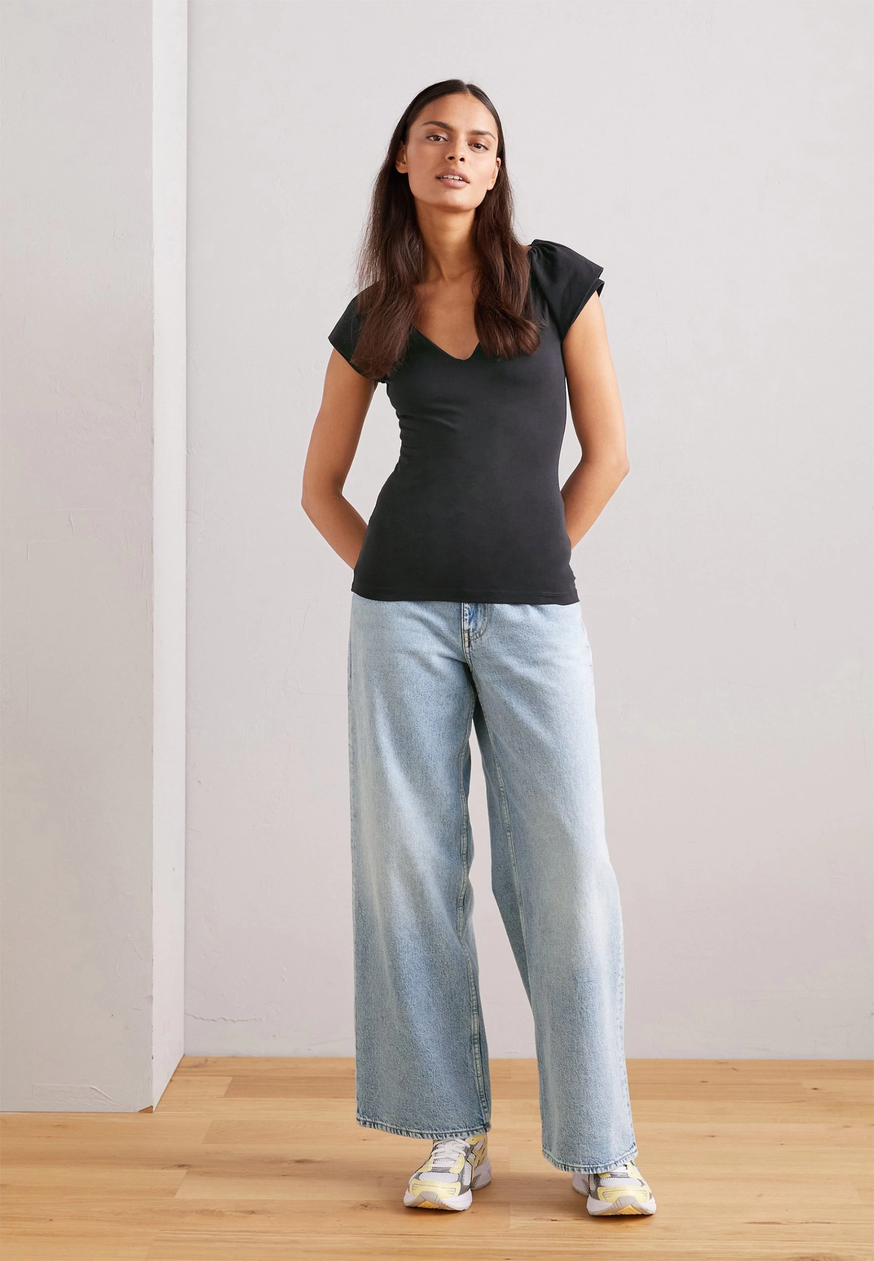 Anna Field T-Shirt Basique - Black 4 Anna Field T-Shirt Basique - Black – Image 2