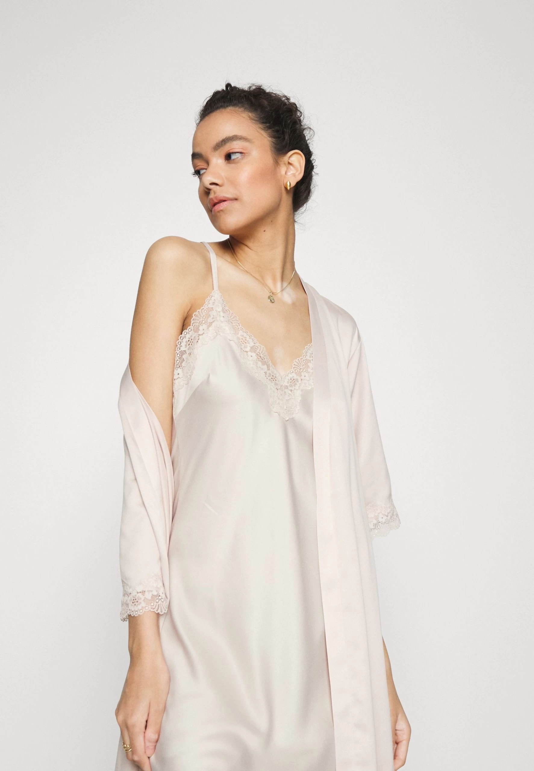 Anna Field Bridal Nightie / 003 - Off-White - Chemise De Nuit / Nuisette - 003 - Off-White 6 Anna Field Bridal Nightie / 003 - Off-White - Chemise De Nuit / Nuisette - 003 - Off-White – Image 4