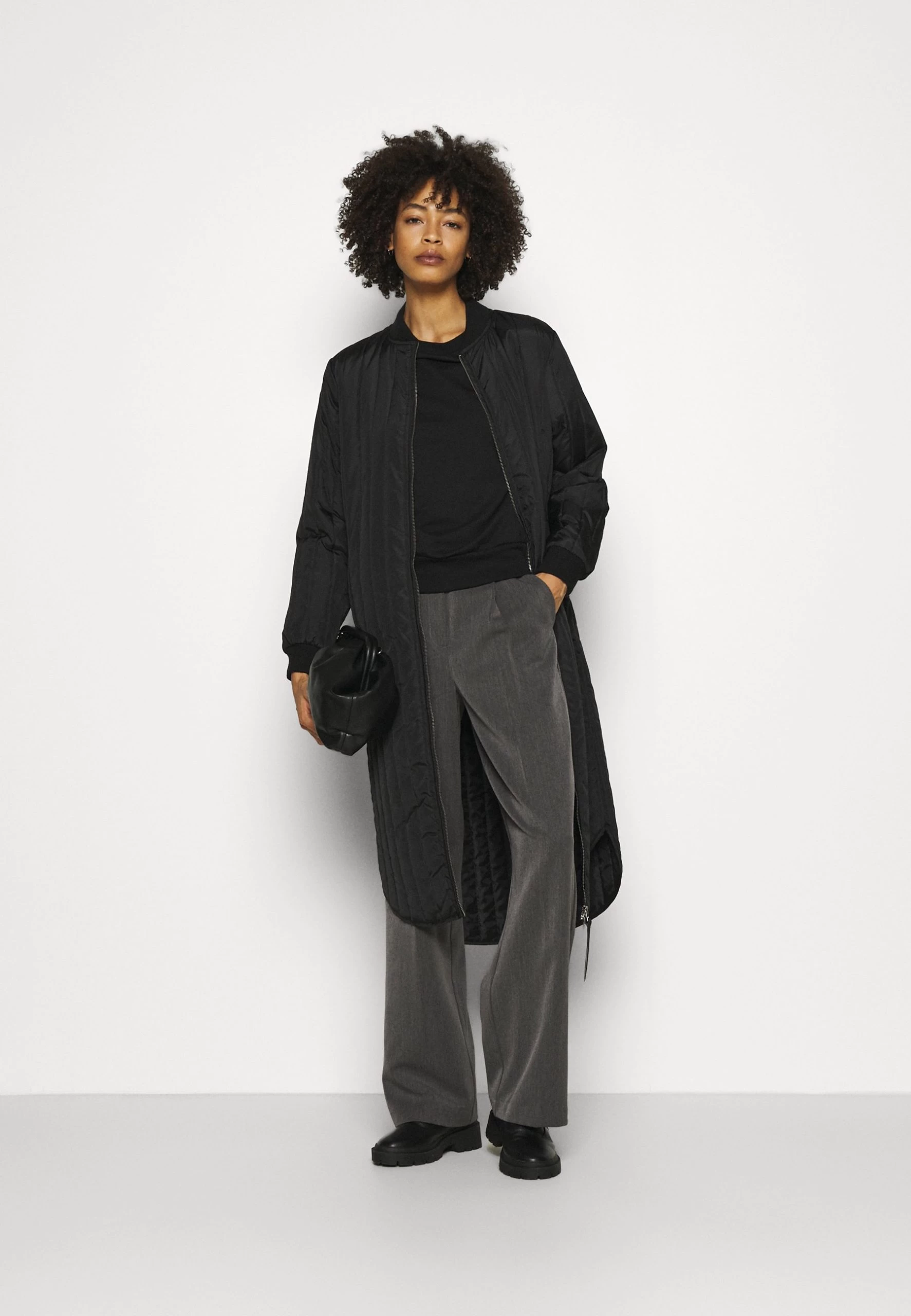 Anna Field Basic Clean Crew Neck Sweatshirt - Sweatshirt - Black 4 Anna Field Basic Clean Crew Neck Sweatshirt - Sweatshirt - Black – Image 2